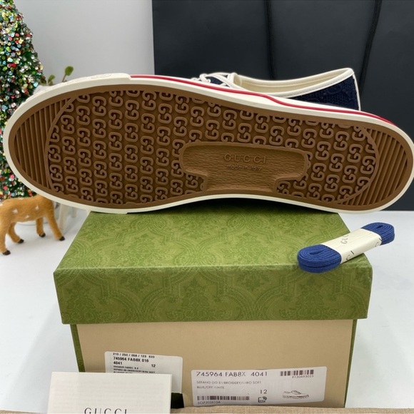 Men’s Gucci, GG monogram low top sneakers size 12 made in Italy. - Picture 6 of 7